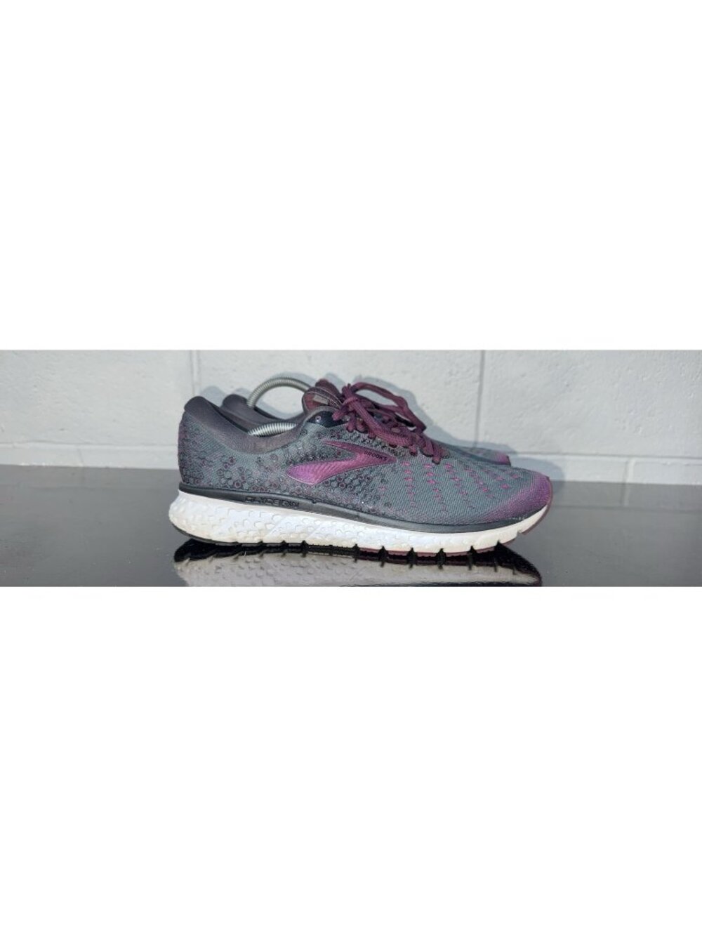 Brooks Glycerin 17 Womens Athletic Running Shoes Size 11.5 Gray Purple